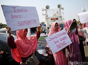 Curhat Emak-emak: Harga-harga Naik Tapi Gaji Suami Tetap