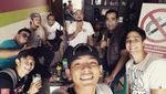 Gantengnya Mischa Chandrawinata Saat Kulineran Bareng Pacar dan Kembarannya