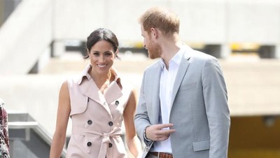Foto: Saat Meghan Markle Pakai Gaun Bukan dari Label Terkenal