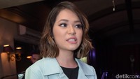 Regina juga mengisi pada single terbarunya yang berjudul Kering Air Mataku. Foto: Pool/Noel/detikHOT