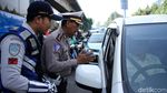 Kasat Lantas Polres Jakbar Turun ke Jalan Sosialisasikan Ganjil-Genap
