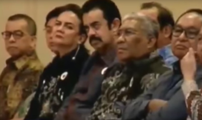 Heboh Riza Chalid Hadiri Kuliah Umum Jokowi di Akademi NasDem Heboh Riza Chalid Hadiri Kuliah Umum Jokowi di Akademi NasDem