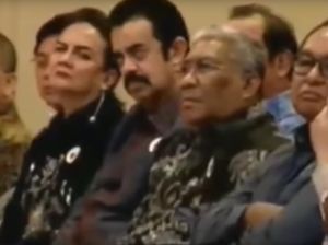 Kontroversi Riza Chalid Hadiri Kuliah Jokowi