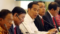Presiden Joko Widodo (Jokowi) mengingatkan seluruh menteri di kabinet kerja tidak mengada-ada dalam menyusun anggaran di instansi yang dipimpinnya.