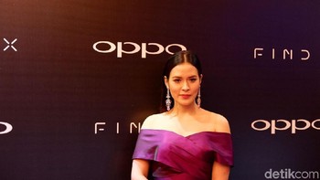 Raisa tampil anggun dengan balutan gaun berwarna ungu. (Foto: detikINET/Adi Fida Rahman)