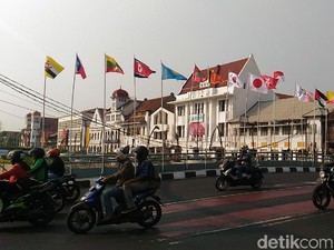 PKB Sindir Tiang Bambu, Dishut DKI: Tiang Besi buat Umbul-umbul