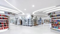 Interiornya memiliki desain seperti pesawat luar angkasa dengan sentuhan warna putih mendominasi. Inhabitat.com/CreatAR Images.