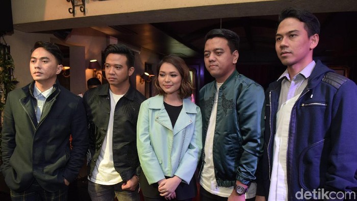 Warna Baru di Band Geisha dengan vokalis Regina Poetiray