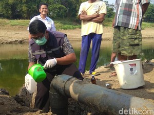 Buang Limbah ke Citarum, Tempat Pengepul Oli di Karawang Disegel