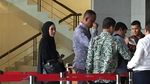 Foto: Berkacamata Hitam, Gaya Steffy Burase Penuhi Panggilan KPK