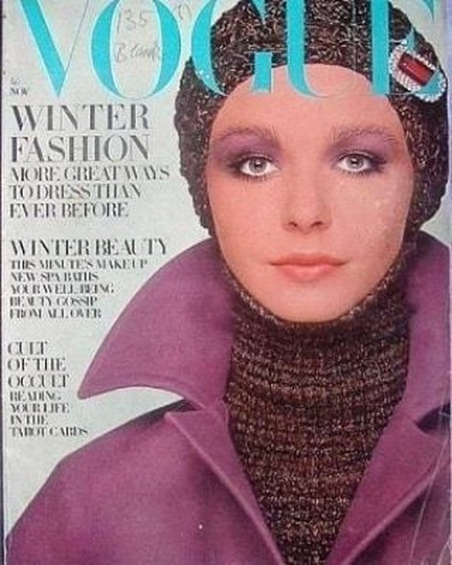 Model pada sampul majalah Vogue Italia tahun 1969 ini tampak memakai scarf berbentuk hijab instan atau inner ninja. Bahan wool yang digunakan tampaknya dikhususkan untuk penampilan musim dingin Foto: Istimewa
