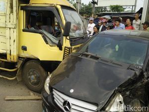 Tabrakan Beruntun di Cibiru Bandung, Seorang Bikers Tewas