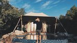 Gantengnya Mischa Chandrawinata Saat Kulineran Bareng Pacar dan Kembarannya