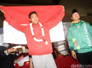 Disambut Meriah, Lalu Muhammad Zohri Sampai Teteskan Air Mata