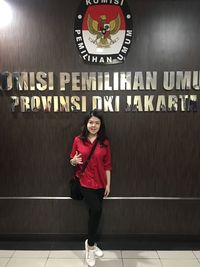 Tina Toonita saat daftar caleg ke KPU DKI
