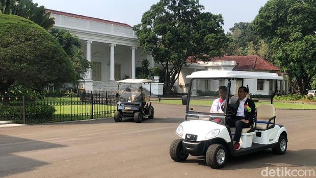 Jokowi ajak Lalu Muhammad Zohri keliling Istana Bogor / 