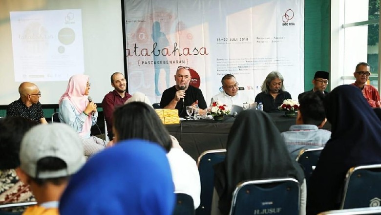 Gelar Pertunjukan Keliling, Imitating the Dog Mampir ke Jakarta Gelar Pertunjukan Keliling, Imitating the Dog Mampir ke Jakarta
