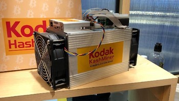 Kodak menertawakan kamera digital: Salah satu engineer Kodak memaparkan ide kamera tanpa rol film di hadapan sejumlah eksekutif pada 1975, namun ditertawakan seisi ruangan. Di 2012, Kodak menyatakan diri bangkrut. Perusahaan kamera legendaris ini gagal beradaptasi dengan dunia digital. Foto: Petapixel