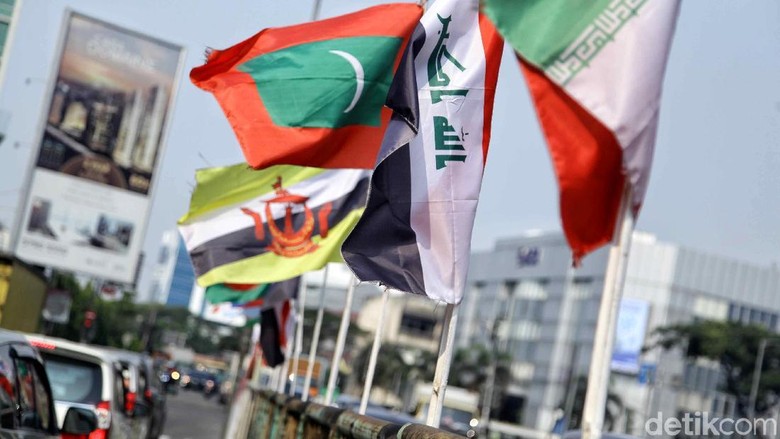 Waring dan Bendera Bambu di Jakarta Disorot Media Asing Waring dan Bendera Bambu di Jakarta Disorot Media Asing