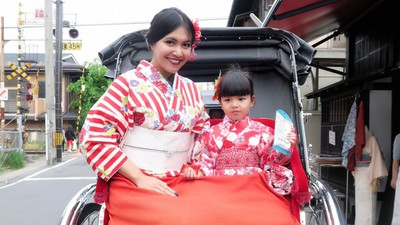 Cute! Momen Kompaknya Denada dengan si Kecil Shakira