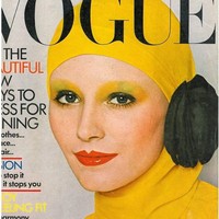 Beberapa majalah Vogue dari berbagai negara seperti Italia, Paris, hingga Selandia Baru pernah menampilkan model memakai scarf tertutup seperti hijab.  Foto: Istimewa