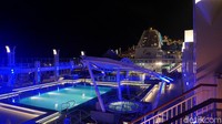 Kapal ini juga punya fasilitas kolam renang dan jacuzzi. Pemandangannya juga indah (Shinta/detikTravel)