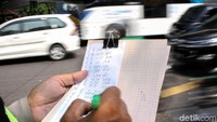 Pencatatan nomor tersebut dilakukan untuk memberikan informasi kepada para pengendara yang masih melanggar. Namun, untuk tindakan sanksi berupa tilang baru akan diberikan per tanggal 1 Agustus mendatang.