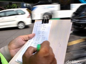 Aturan Ganjil-Genap Bikin Orang Kaya Pengin Beli Mobil