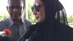 Foto: Berkacamata Hitam, Gaya Steffy Burase Penuhi Panggilan KPK