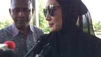Steffy diketahui merupakan tim ahli dalam Aceh Marathon 2018. KPK menduga ada aliran duit suap yang akan ditujukan ke acara tersebut. (Foto: Nur Indah Fatmawati/detikcom)