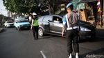 Polisi Alihkan Mobil yang Langgar Ganjil-Genap di Kemayoran