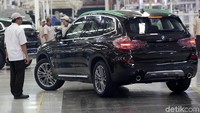 Penyempurnaan keseluruhan yang menghasilkan koefisien drag terendah di kelasnya, yaitu cd 0,29. BMW Icon Adaptive LED twin circular headlights terbaru dengan selective-beam berbentuk hexagonal, kidney grille yang lebih tegas, tampilan bumper depan yang kokoh dan spion dengan lampu sein terintegrasi – seluruhnya membuat All-new BMW X3 tampil lebih maskulin, khas kendaraan off-road.