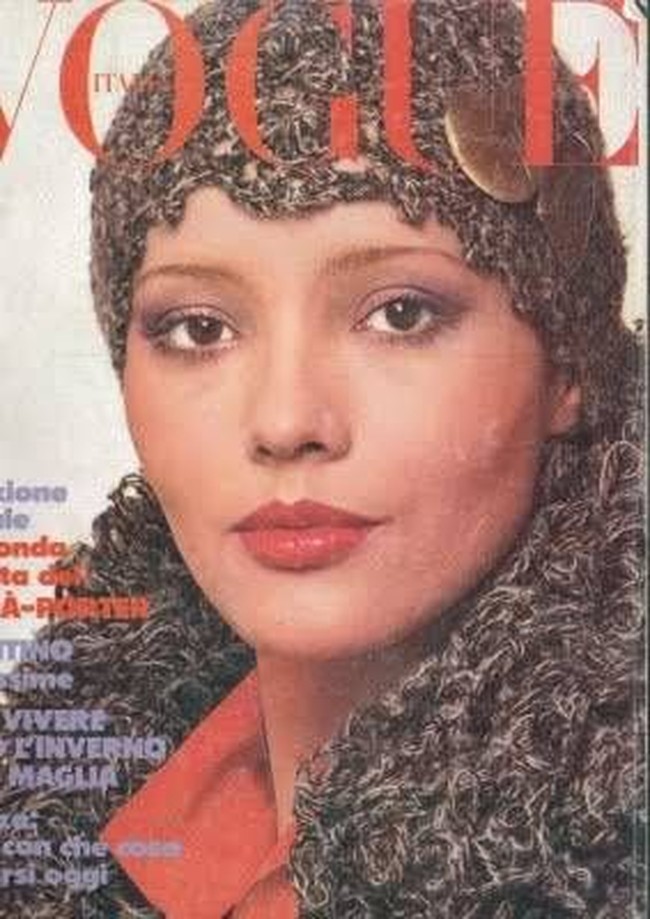 Secara keseluruhan, tampilan scarf menyerupai hijab pada sampul majalah Vogue ini masih relevan jika dipakai di era ini. Mungkin saja, kreasi scarf yang populer di era ini juga terinspirasi dari tren scarf tahun 60-an. Foto: Istimewa