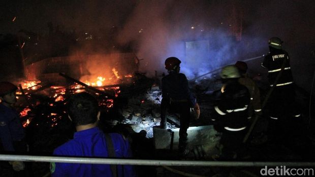 Tiga Rumah di Cangkuang Terbakar, Pemilik Histeris