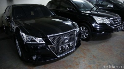 Intip Mobil Mewah Akil Mochtar yang Akan Dilelang KPK