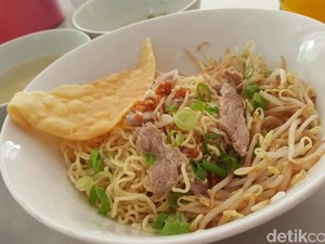 Di Rukan Grand Galaxy City Bisa Jajan Mie Bangka dan Ngopi Cantik