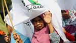 Emak-emak Bawa Wajan Demo di Istana