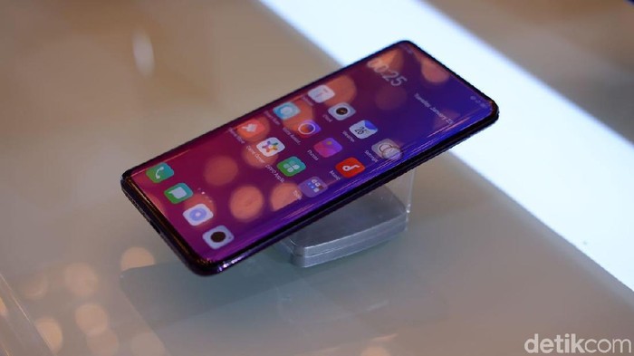 Oppo Find X jadi salah satu smartphone pertama yang resmi dibawa Oppo masuk ke Inggris. (Foto: detikINET/Adi Fida Rahman) Oppo Find X jadi salah satu smartphone pertama yang resmi dibawa Oppo masuk ke Inggris. (Foto: detikINET/Adi Fida Rahman)