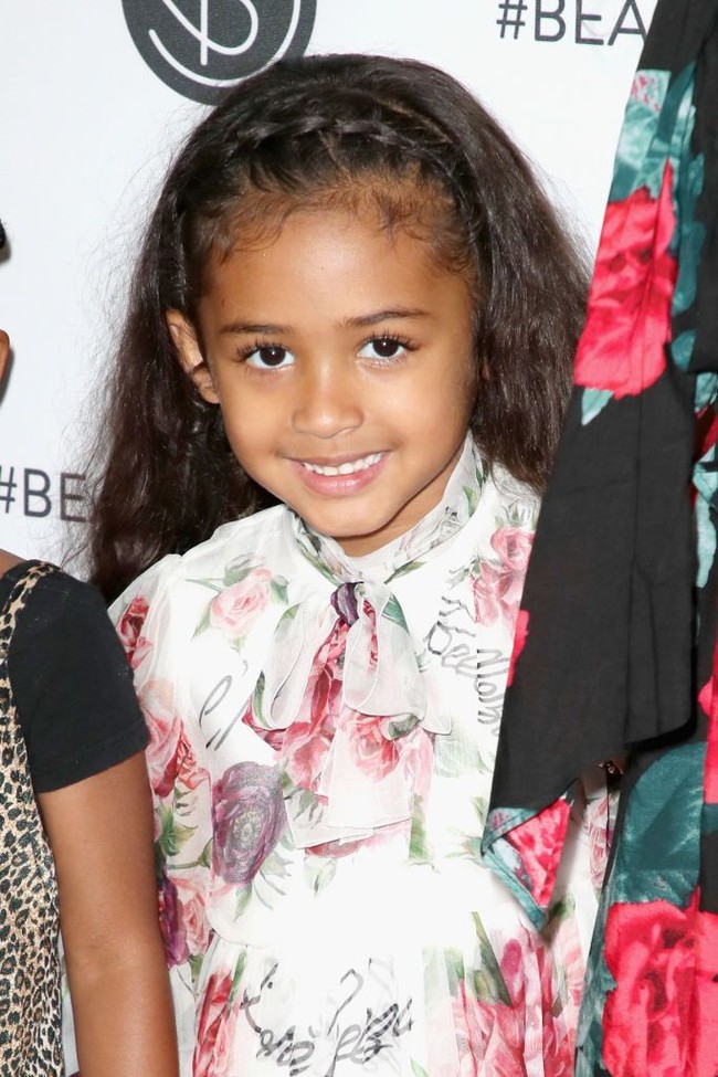 Royalty mengenakan gaun floral Dolce & Gabbana dari bahan sutera Dolce & Gabbana seharga USD 1.195 atau sekitar Rp 17 juta. Foto: Getty Images