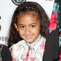 Royalty mengenakan gaun floral Dolce & Gabbana dari bahan sutera Dolce & Gabbana seharga USD 1.195 atau sekitar Rp 17 juta. Foto: Getty Images