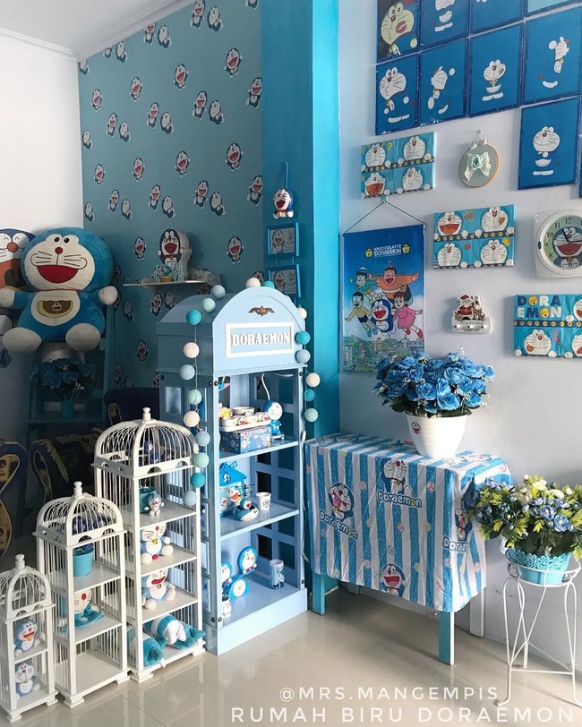 Sudut Rumah Biru Doraemon dengan pajangan dan perabotan super imut. Foto: Instagram/@reghinakarwur