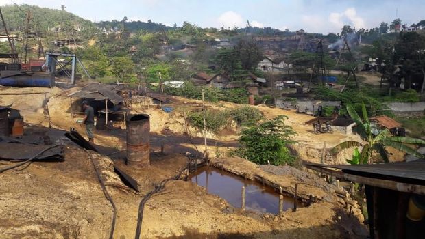 Bekas tambang minyak dan gas di Desa Wonocolo, Bojonegoro, disulap menjadi objek wisata migas. Kawasan ini mirip Texas, Amerika Serikat.