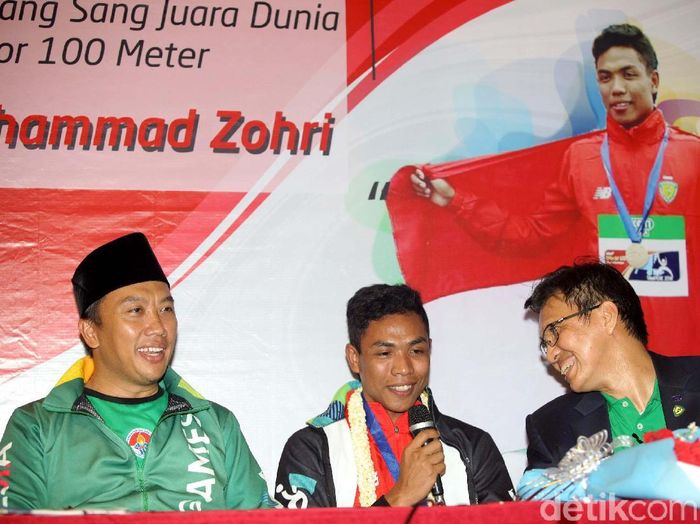 Lalu Muhammad Zohri dalam jumpa pewarta setelah mendarat di Indonesia. (Foto: Grandyos Zafna/detikcom) Lalu Muhammad Zohri dalam jumpa pewarta setelah mendarat di Indonesia. (Foto: Grandyos Zafna/detikcom)