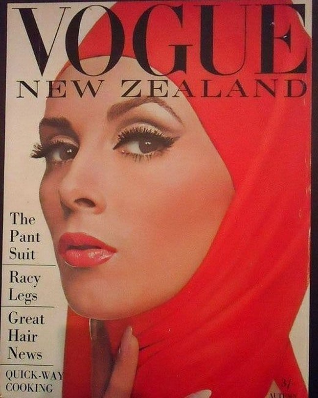 FModel Vogue Selandia Baru ini tampak memakai shawl berbahan kaos yang juga pernah jadi tren di Indonesia tahun 2012. Gaya seperti ini juga masih bisa dipakai sekarang. Foto: Istimewa