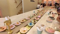 Pencinta dessert pasti senang banget kalau ke sini! Apalagi kafe menawarkan interior Instagramable dengan dominasi meja marmer yang munculkan kesan klasik. Foto: Sora News 24