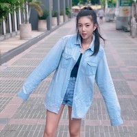 Pada beberapa postingan Instagramnya itu, Jitraporn kerap kali tampil kasual memamerkan kaki jenjangnya. Foto: Instagram