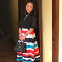 Penyanyi dangdut Kristina juga mengikuti jejak Tessa Kaunang dengan menjadi caleg dari partai Nasdem berpose dengan menenteng tas Hermes Birkin berwarna hitam yang harganya mencapai US$ 19.995 atau sekitar Rp 288 juta. Foto: Instagram