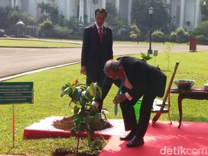 Jokowi Sambut Presiden Mikronesia di Bogor dengan Dentuman Meriam