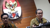 KPK meningkatkan status penanganan perkara ke penyidikan dengan 3 orang sebagai tersangka yaitu diduga sebagai pemberi ES, pemilik PT BKA. Diduga sebagai penerima PHH dan UMR swasta, kata Wakil Ketua KPK Saut Situmorang dalam jumpa pers di kantornya, Jl Kuningan Persada, Jakarta Selatan, Rabu (18/7/2018).