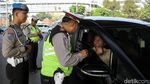 Kasat Lantas Polres Jakbar Turun ke Jalan Sosialisasikan Ganjil-Genap